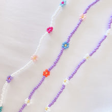 Load image into Gallery viewer, Dainty Flower Choker