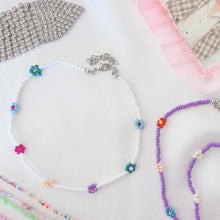Load image into Gallery viewer, Dainty Flower Choker