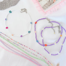 Load image into Gallery viewer, Dainty Flower Choker